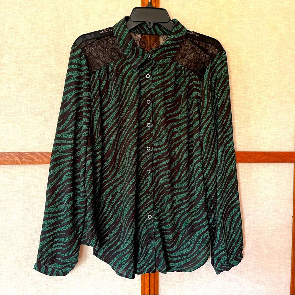Torrid Georgette Lace Trim Drop Shoulder Button-Up Shirt - Size 1 (14/16)